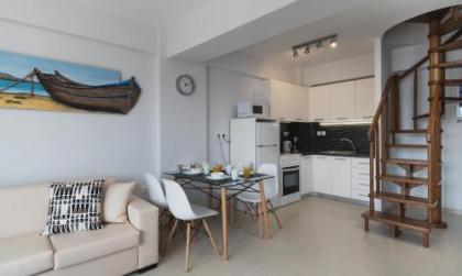 Alekos Apartments 1 Νetflix - image 17