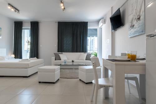 Alekos Apartments 1 Νetflix - image 5