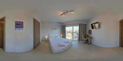 Alekos Apartments 1 Νetflix - image 6