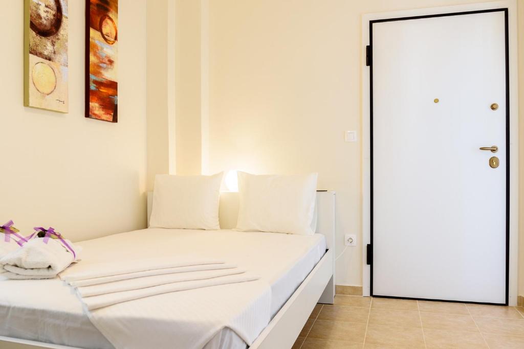 Lovely Petit Apt in Athens - image 7