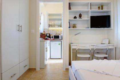 Lovely Petit Apt in Athens - image 9