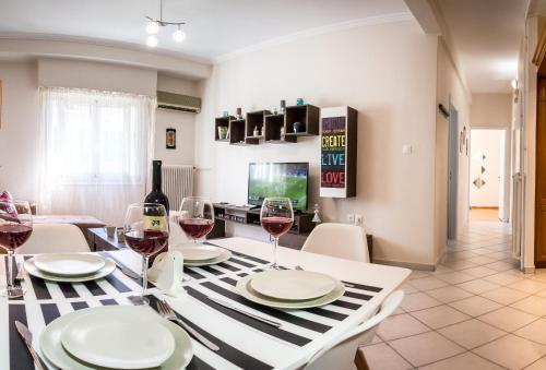 Pisces - City Center Apartment - main image
