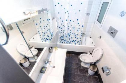 Pisces - City Center Apartment - image 5