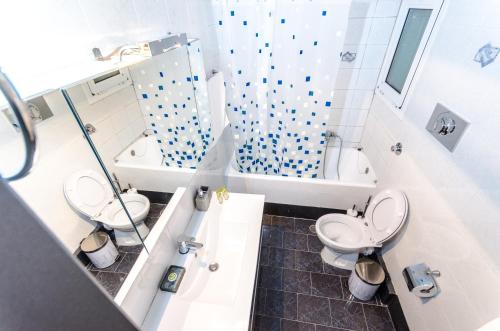 Pisces - City Center Apartment - image 5