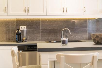 Comfortable and Spacious 2 bdr Apt - image 13