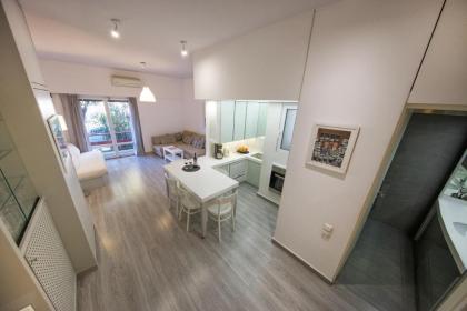 Artistic apartment next to everything - image 10
