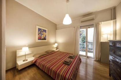 Artistic apartment next to everything - image 12