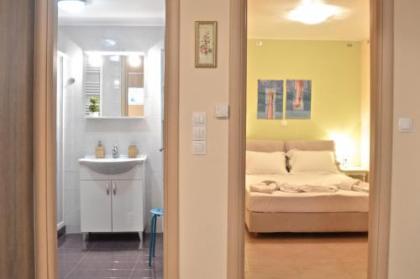 Meros - Athenian Residencies - image 17