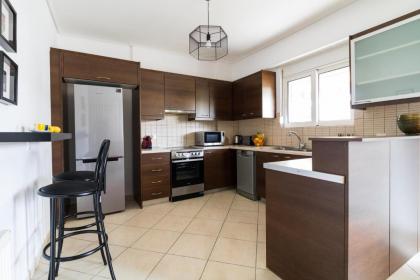 Athenian Stylish 2 bdrm Apartment - image 10