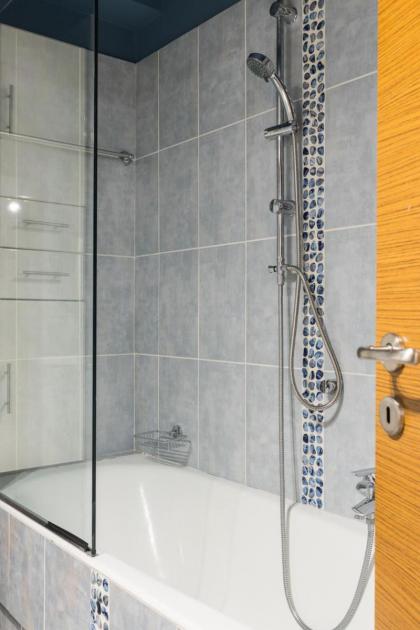 Athenian Stylish 2 bdrm Apartment - image 5