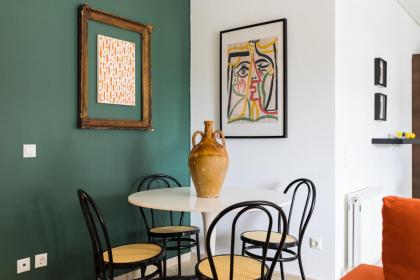 Athenian Stylish 2 bdrm Apartment - image 9