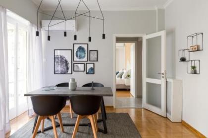 Acropolis Core Bright & Modern Apartment by UPSTREET - image 4