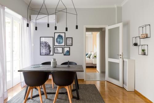 Acropolis Core Bright & Modern Apartment by UPSTREET - image 4
