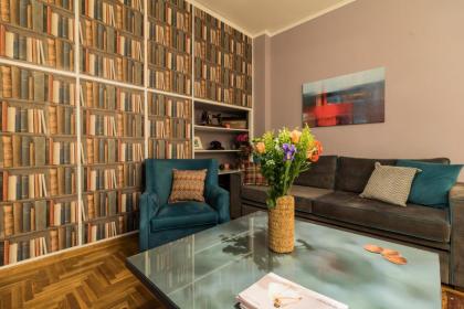 Modern-Vintage apartment by Acropolis museum - image 10
