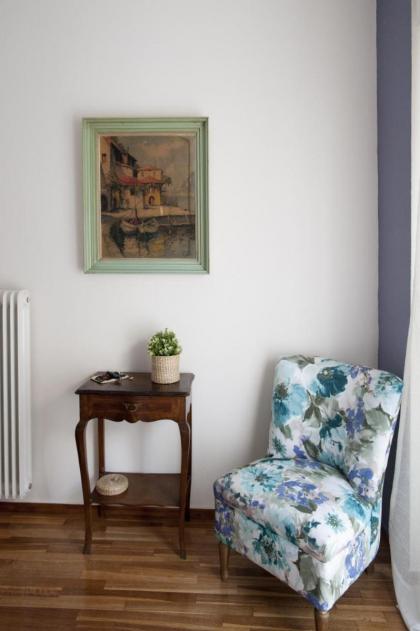Modern-Vintage apartment by Acropolis museum - image 16