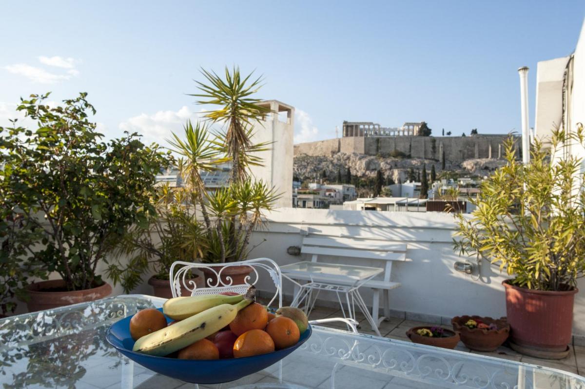 Modern-Vintage apartment by Acropolis museum - image 2
