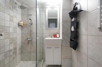 Athens spacious apartment - image 14