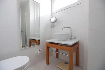 Eva's Urban Apt in Athens 6' to Transit Station - image 3