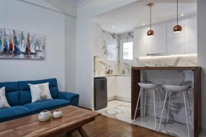 Cozy and Bright 2BD Apartment in Kolonaki - image 1
