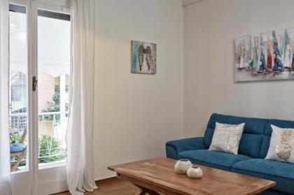 Cozy and Bright 2BD Apartment in Kolonaki - image 10