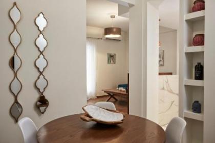 Cozy and Bright 2BD Apartment in Kolonaki - image 6