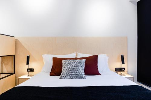 Ermou str. Elegant Apartments by UPSTREET - image 4