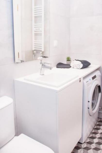 Fully Renovated Modern Beauty In Central Athens! - image 15
