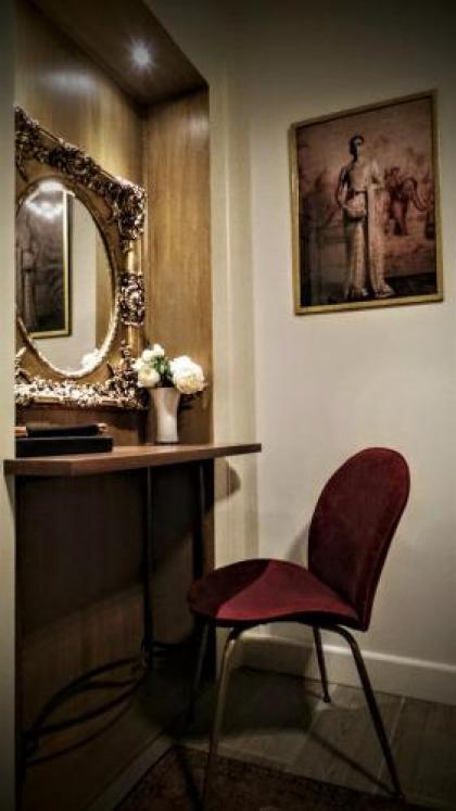 Bohemian Suites Athens - image 8