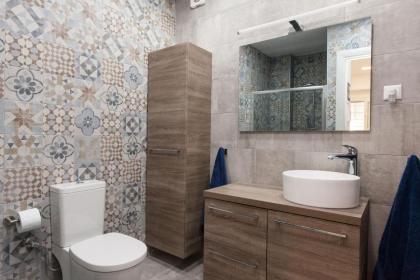 Lovely 2 bedroom apt in Metaxourgio Center - image 11