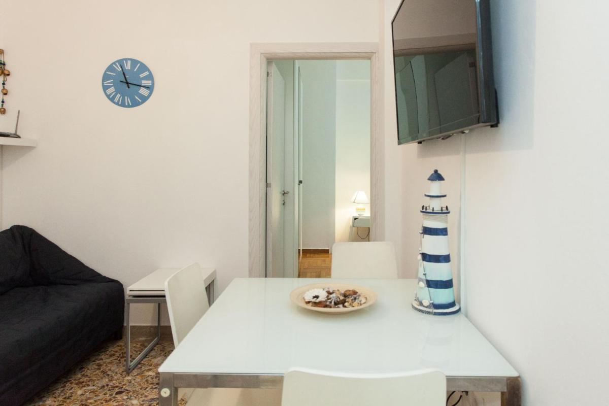 Lovely 2 bedroom apt in Metaxourgio Center - image 5