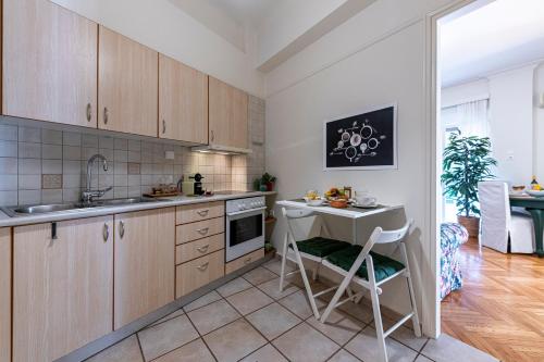 Hidesign Athens Apollon Luxury Apt in Plaka Acropolis - image 6