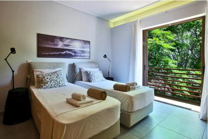 Upscale Studio With Amazing Lush Terrace - image 14