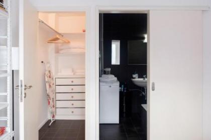 White n Bright Studio Apt - image 11