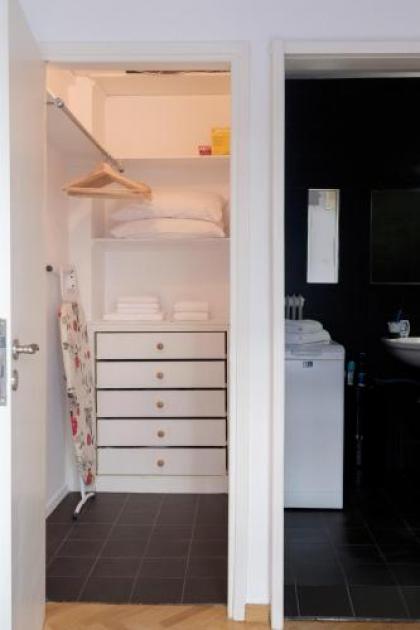 White n Bright Studio Apt - image 3
