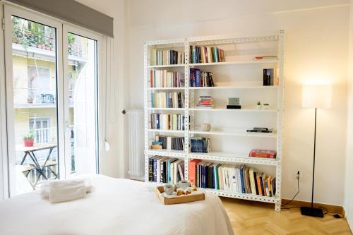 White n Bright Studio Apt - image 4