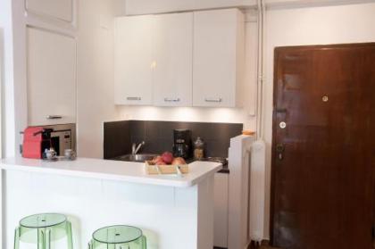 White n Bright Studio Apt - image 6