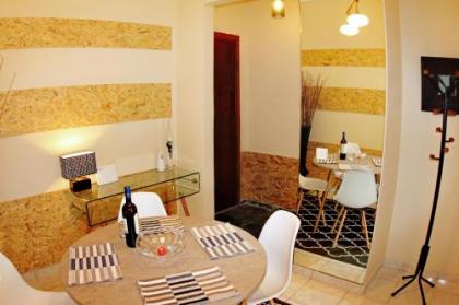 STYLISH CITY CENTER GARDEN APARTMENT - image 4