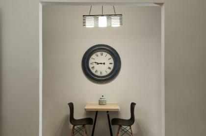 Charming Studio Apartment - image 11