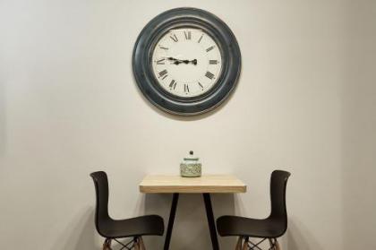 Charming Studio Apartment - image 18