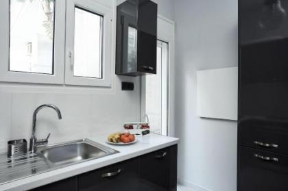 Charming Studio Apartment - image 20