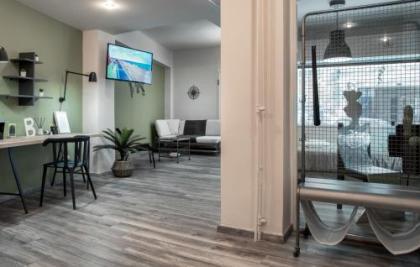 Autonomous house in the heart of Plaka - image 10