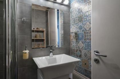 Autonomous house in the heart of Plaka - image 19