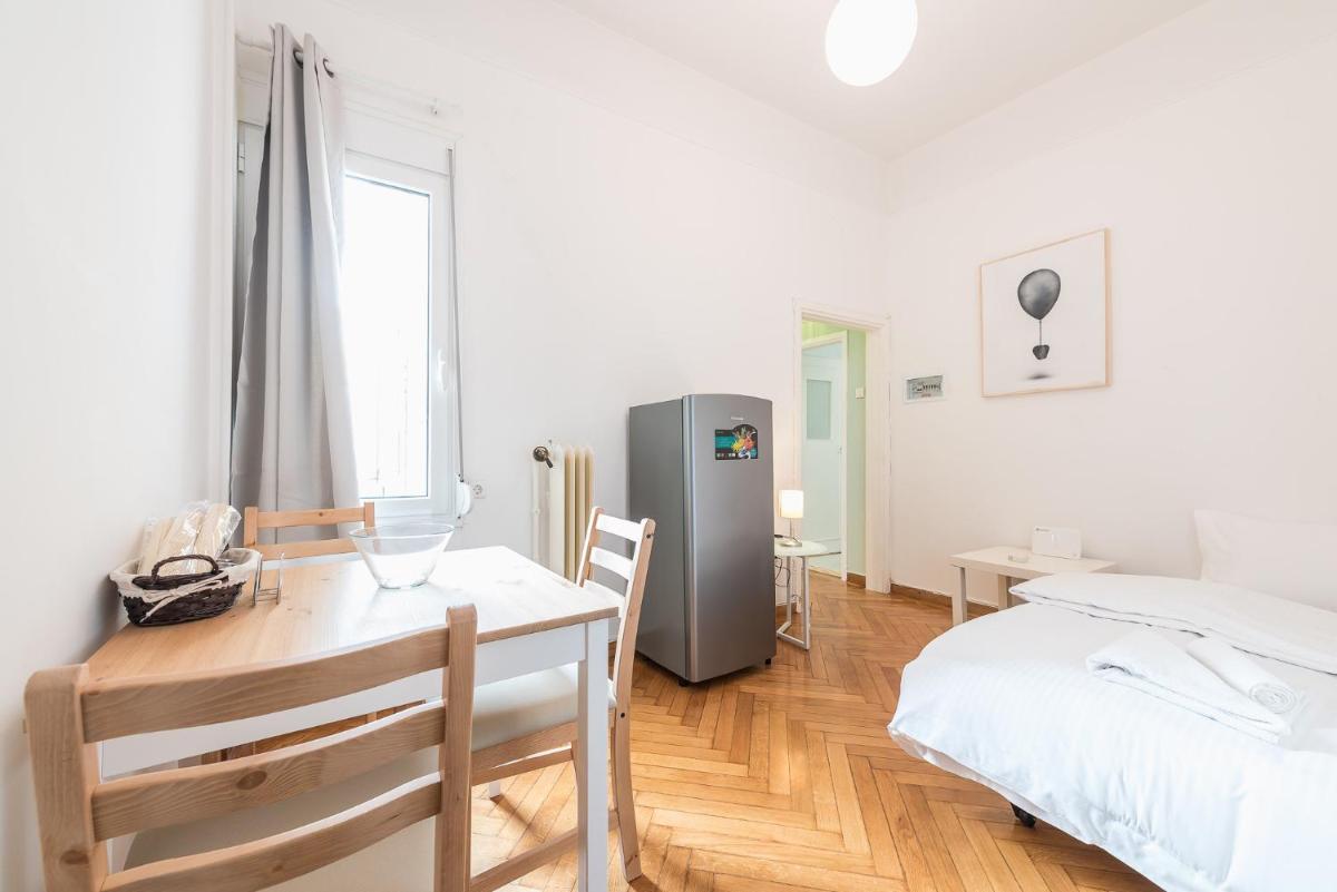 Cute and central apt for 3 - main image