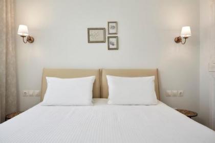 Luxury n Chic Athens Museum Apt - image 16