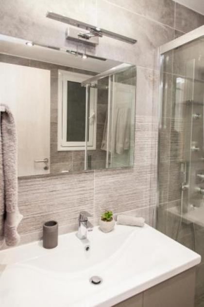 Beautiful Apartment With Lovely View at Kolonaki Athens! - image 18