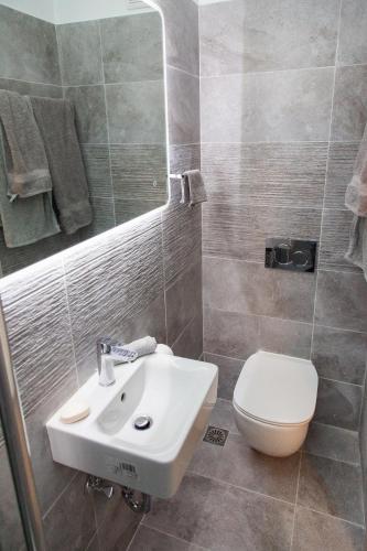 Beautiful Apartment With Lovely View at Kolonaki Athens! - image 6