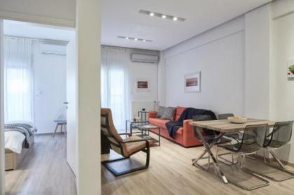 Modern Elegant Apt at Kolonaki - image 1