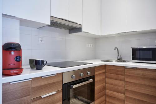 Modern Elegant Apt at Kolonaki - image 6