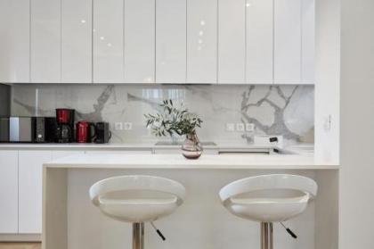 Luxurious Spacious Apt next to Hilton Hotel - image 1
