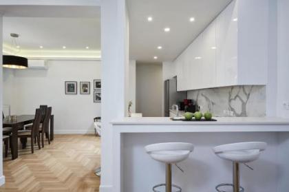 Luxurious Spacious Apt next to Hilton Hotel - image 10